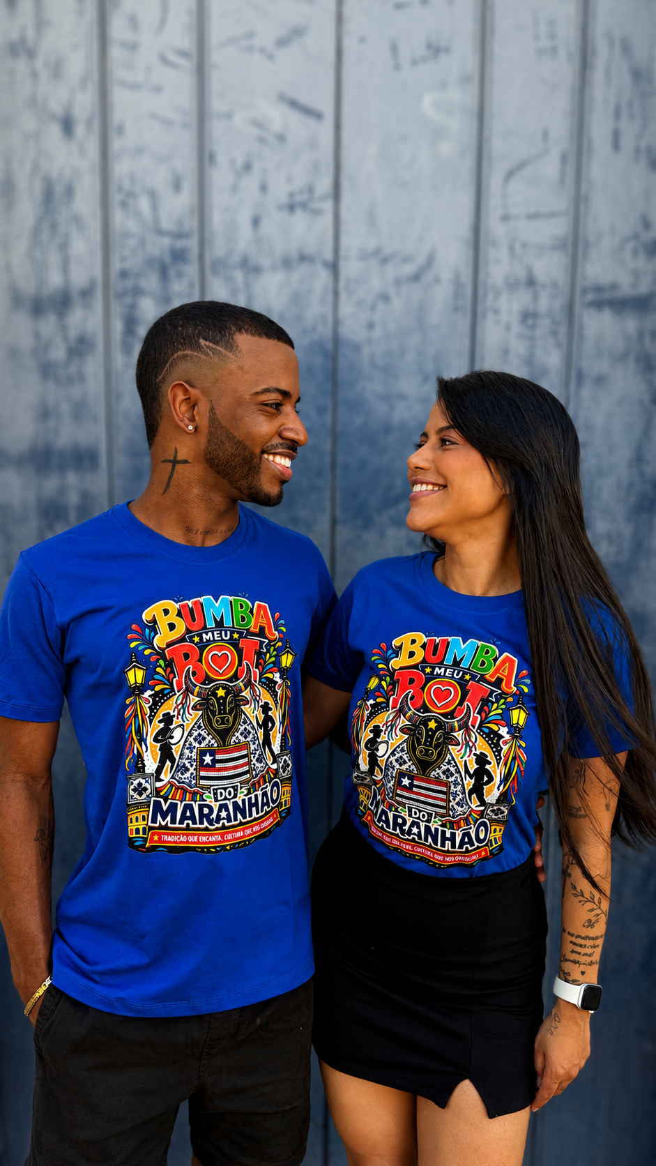 Casal com camisa Bumba meu Boi azul